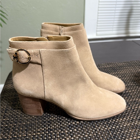 NEW Tory Burch Sofía Suede Ankle Bootie - Picture 3 of 10